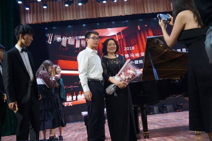 张芳、冯子祥钢琴音乐会