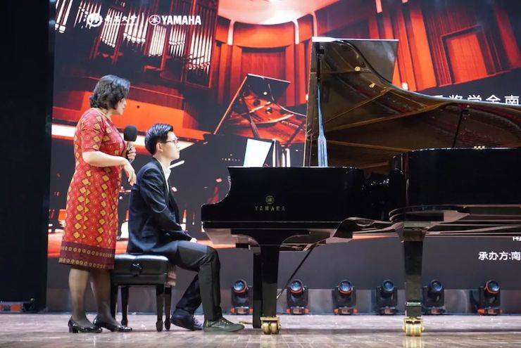 张芳、冯子祥钢琴音乐会