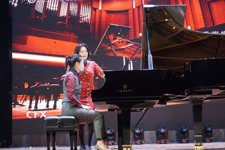 张芳、冯子祥钢琴音乐会