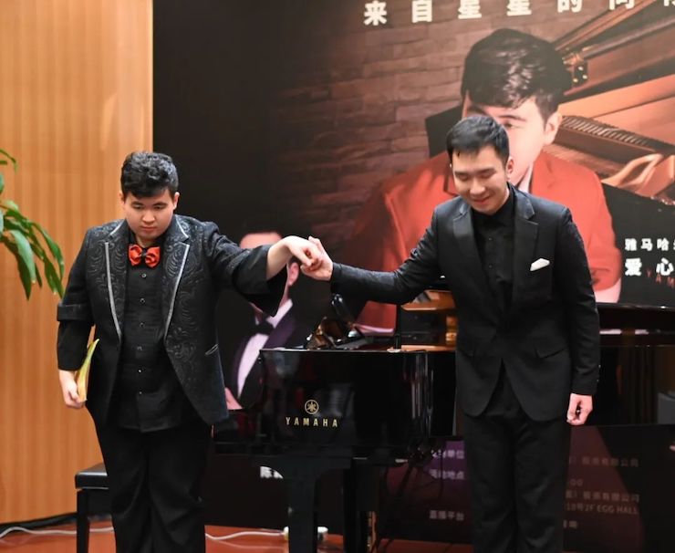 音乐双子星，点亮冬日激情！——QG刮刮乐未来艺术家刘明康爱心公益音乐沙龙
