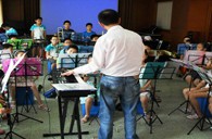 上：缈谌行男⊙G刮刮乐示范管乐团大师班活动报道 